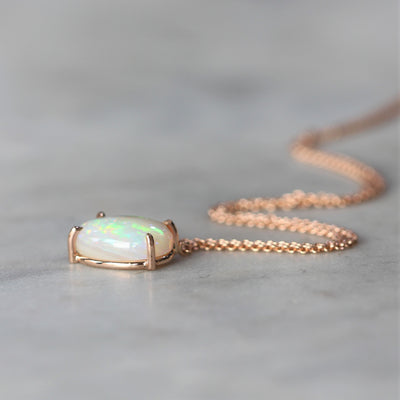 EAST WEST / OVAL OPAL NECKLACE