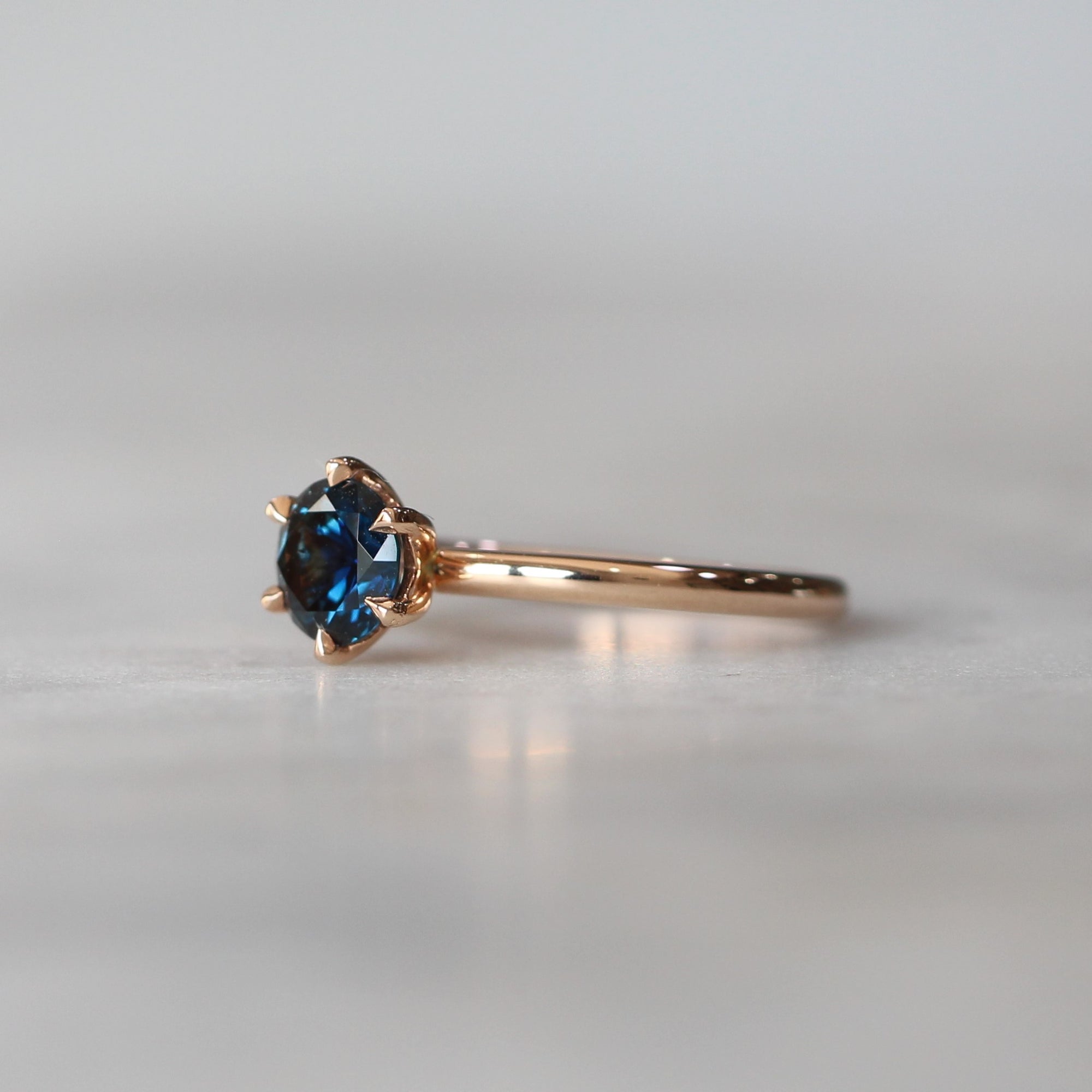 ROUND PARTI /  SAPPHIRE SOLITAIRE RING