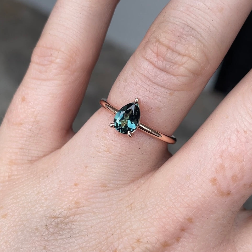 PEAR PARTI SAPPHIRE RING III