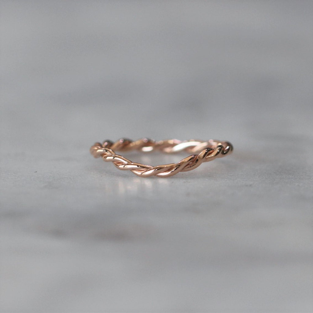 ava loose twist wave wedding band