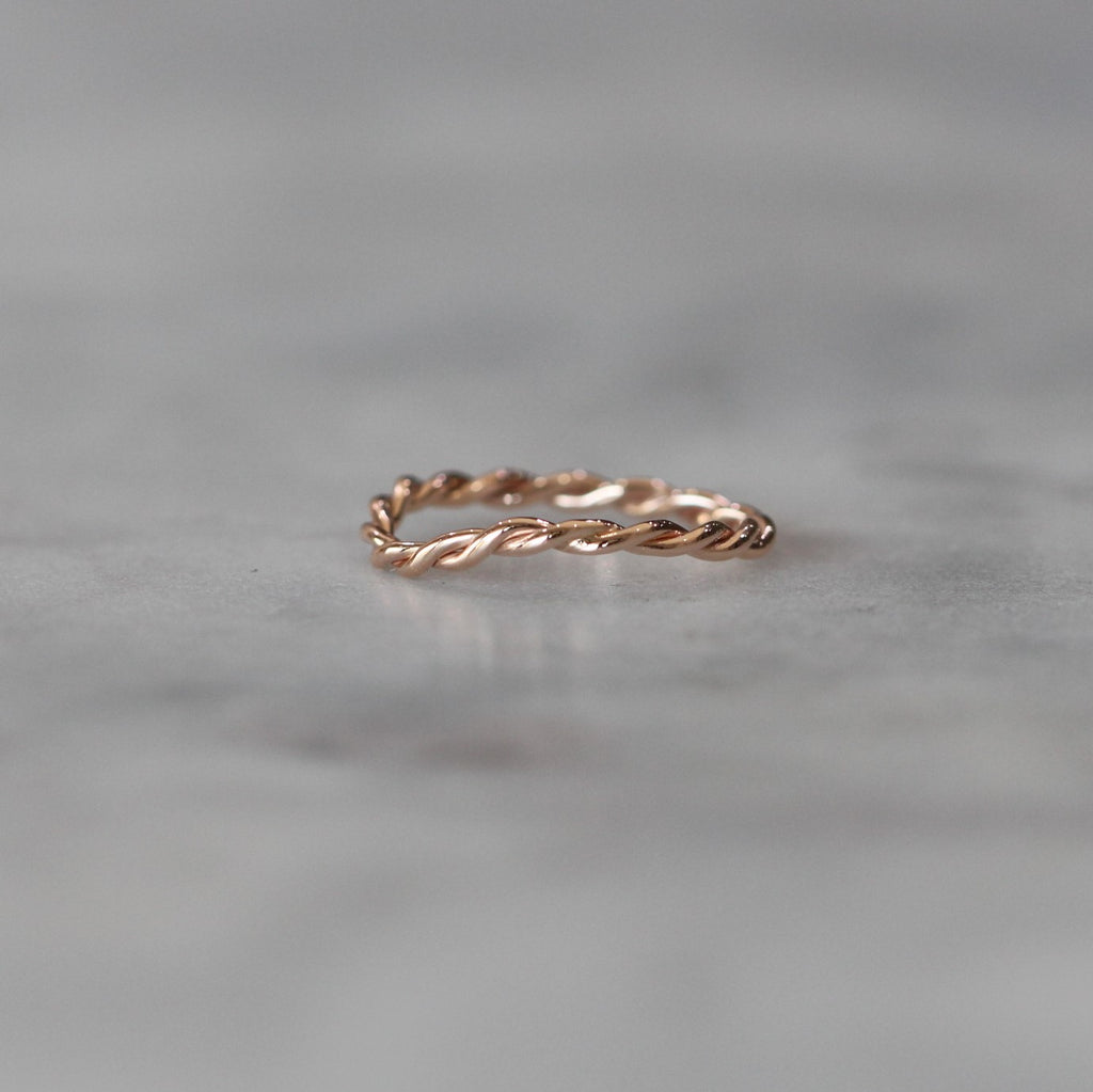 ava loose twist wave wedding band