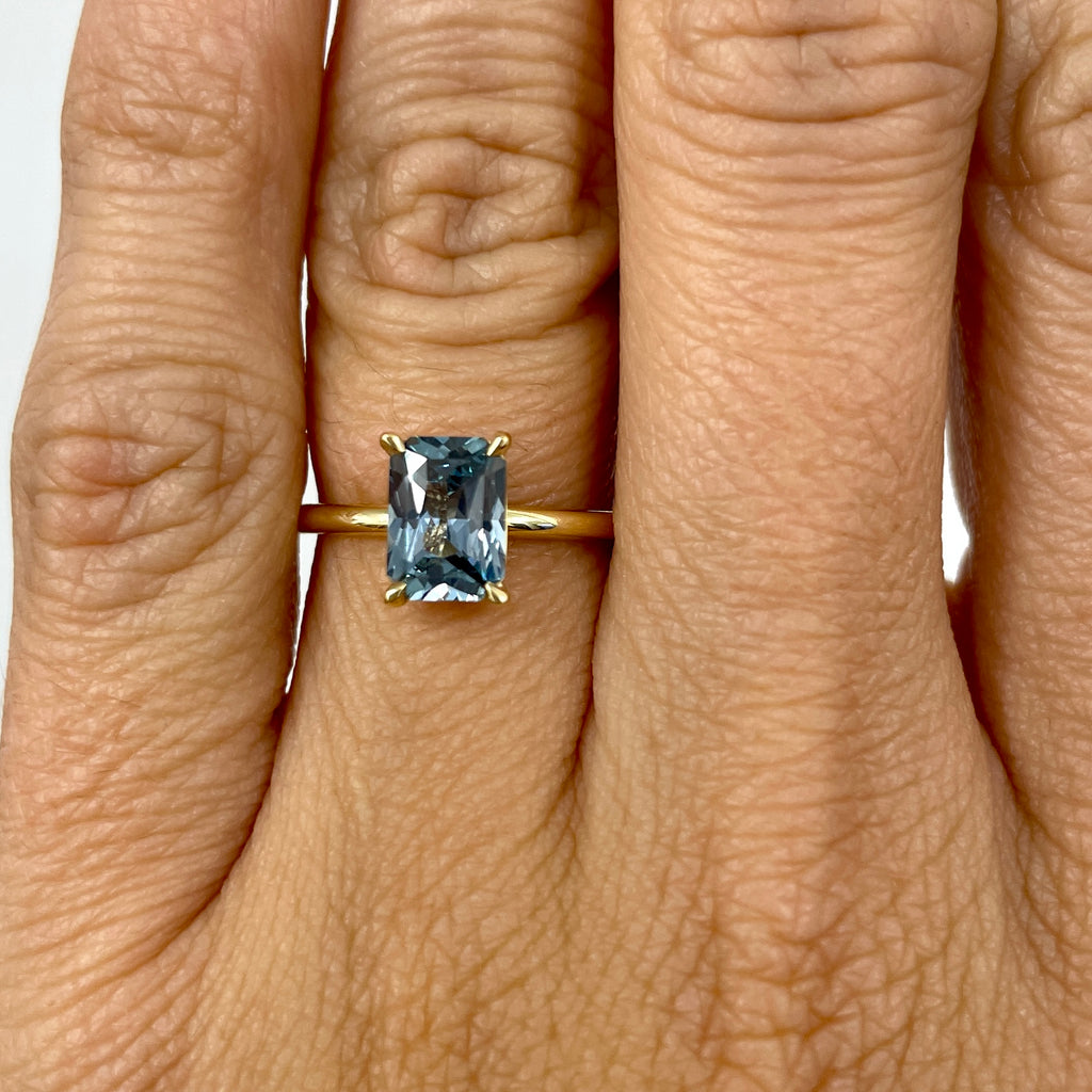 MADAGASCAN SAPPHIRE / SOLITAIRE RING