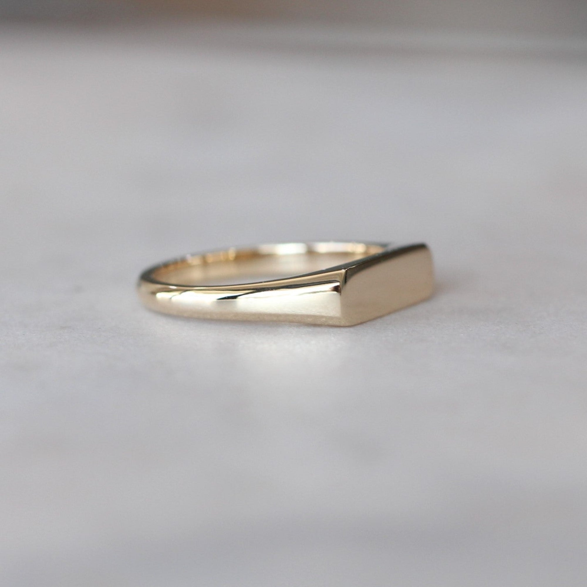 gold bar signet ring side