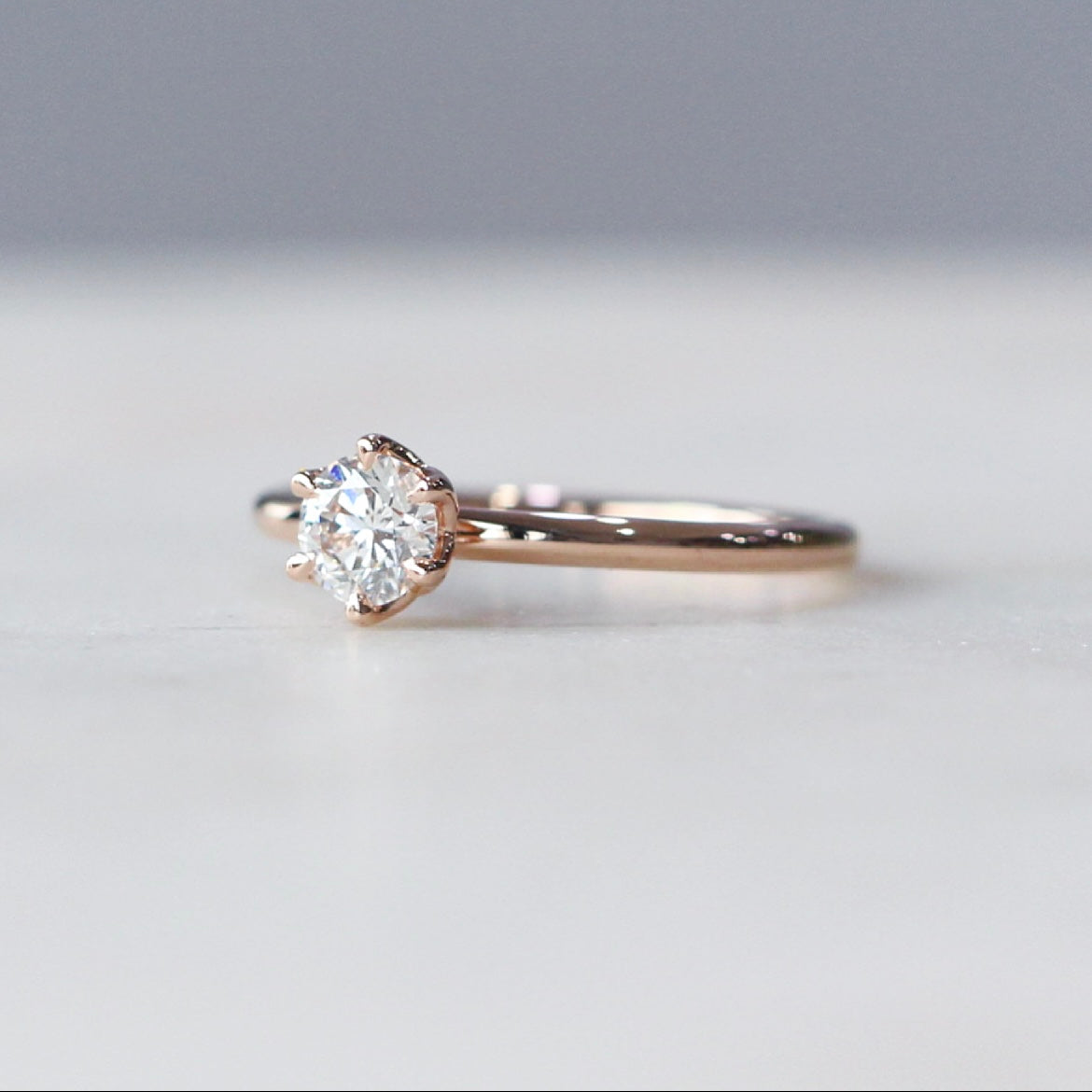 ROUND DIAMOND / LOTUS RING