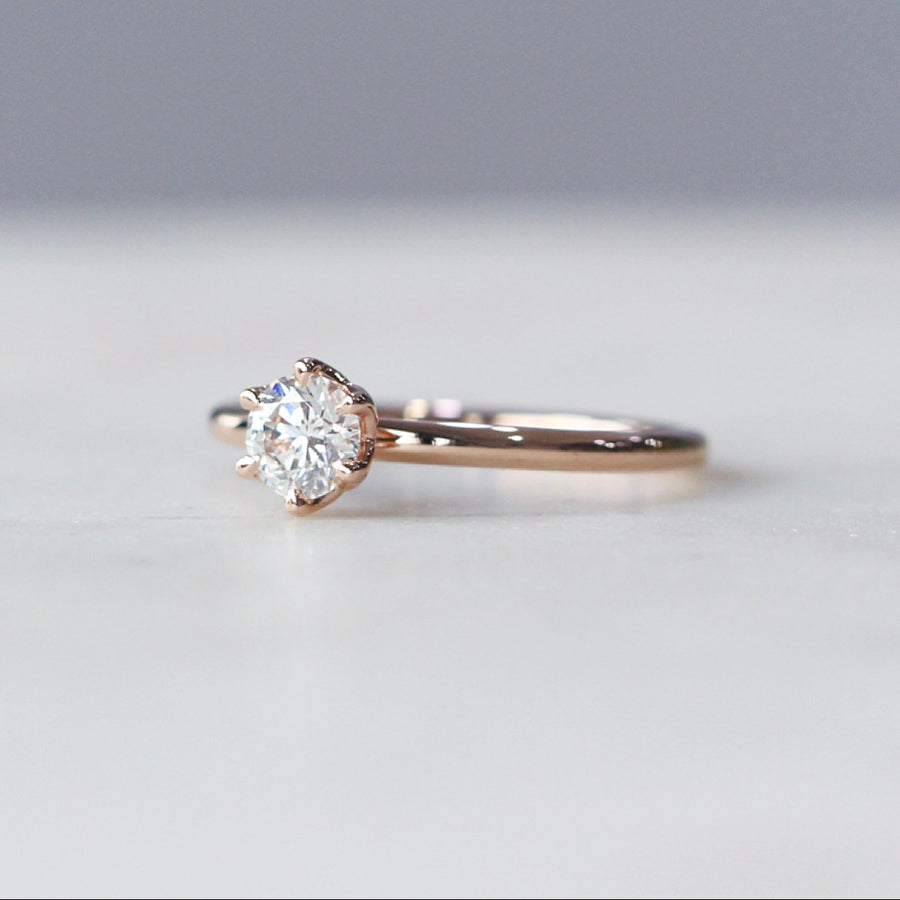 ROUND DIAMOND / LOTUS RING