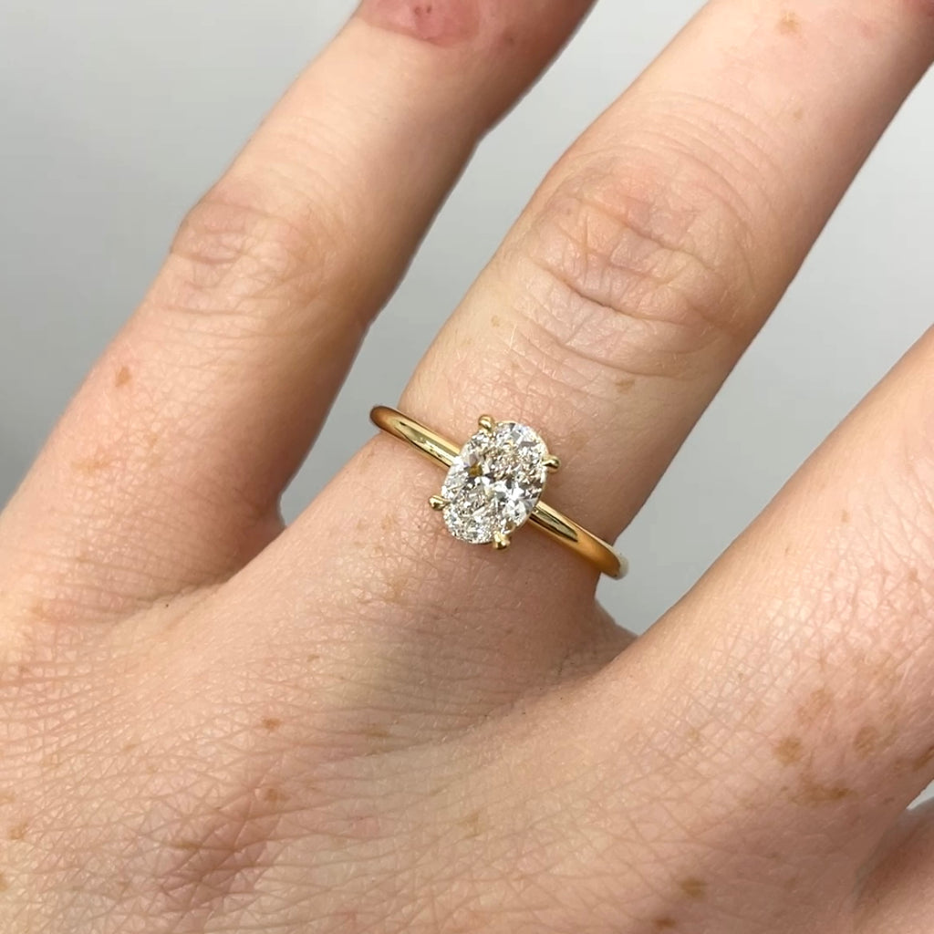 OVAL LAB CREATED DIAMOND / SOLITAIRE RING V