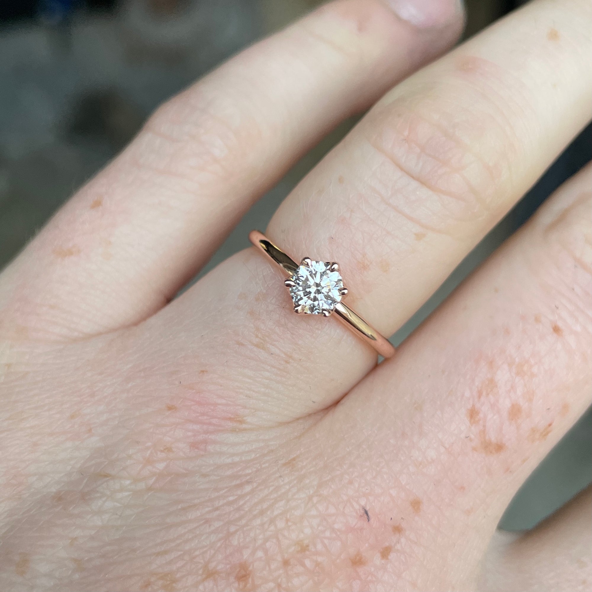 ROUND DIAMOND / LOTUS RING