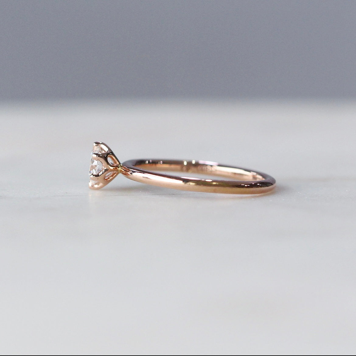 ROUND DIAMOND / LOTUS RING