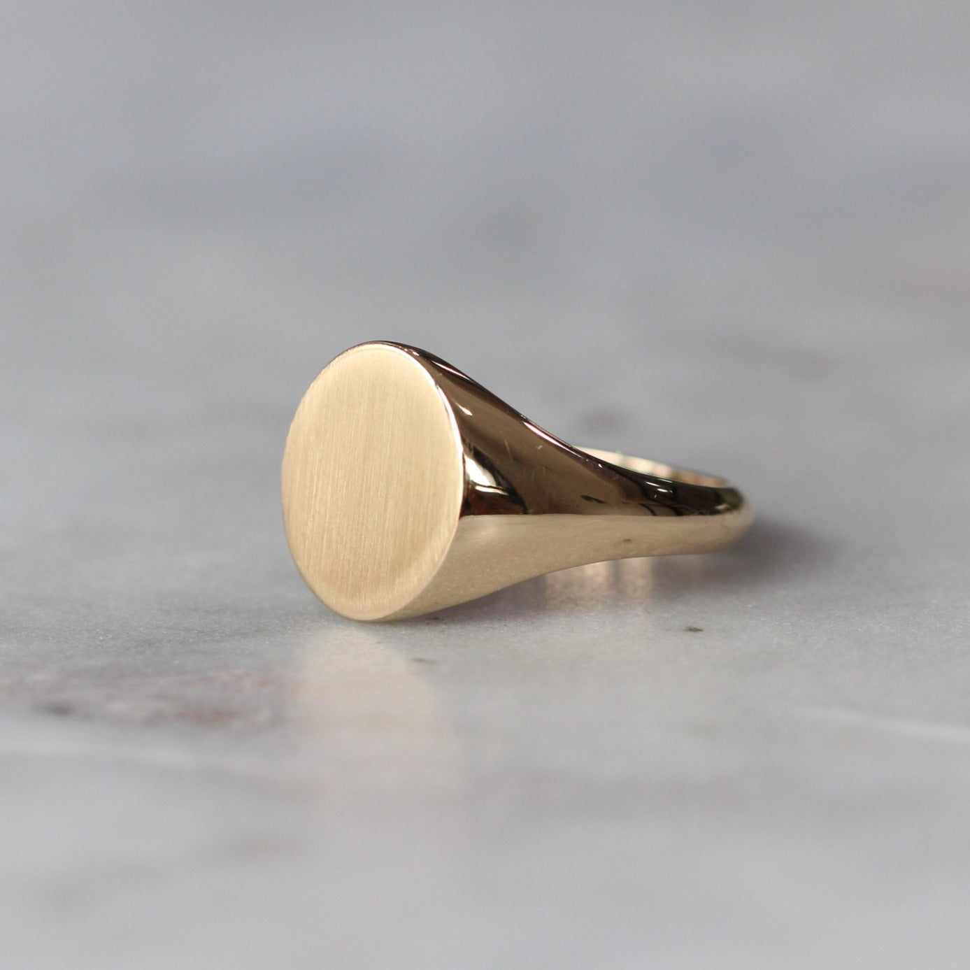oval signet ring