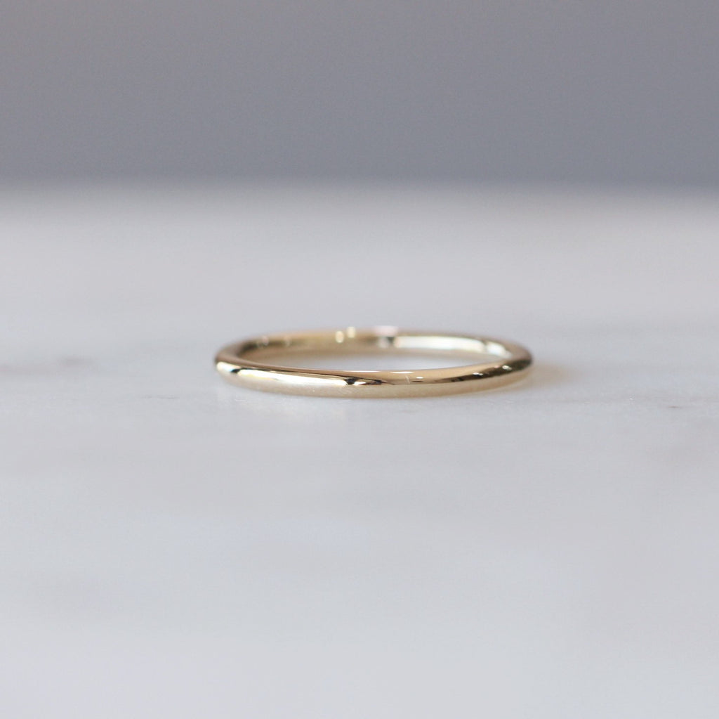 plain yellow gold wedding band